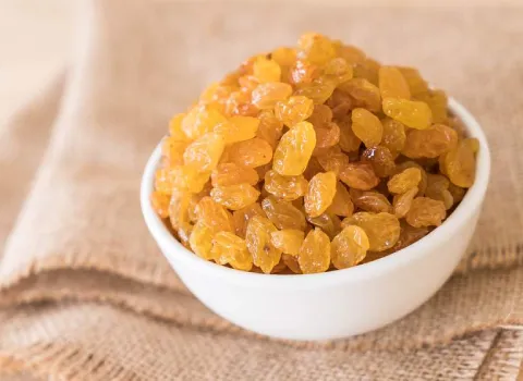 آشنایی با کشمش طلایی + قیمت استثنایی خرید کشمش طلایی