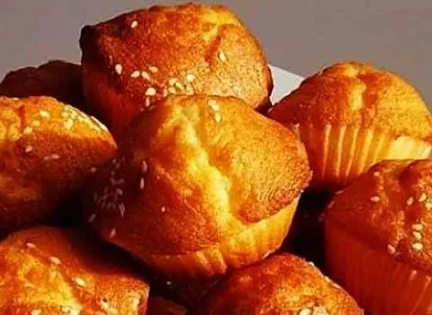 کیک یزدی شیرینی سنتی یزد؛ مواد اولیه آرد بهداشتی بافت نرم خوش طعم