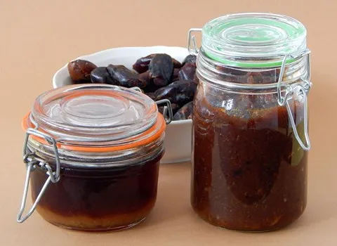 شهد خرما دمباز؛ شیشه ای پلی اتیلنی حاوی کلسیم پتاسیم Fe