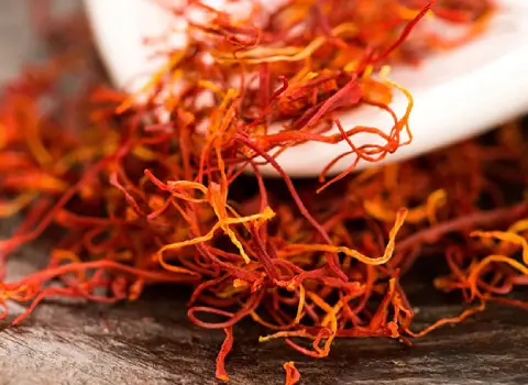 قیمت خرید زعفران پوشال قلمدار + خواص، معایب و مزایا