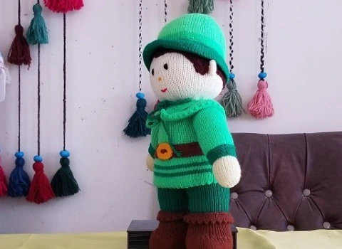 عروسک بافتنی رابین هود؛ جنس کاموایی دست ساز 2 سایز کوچک بزرگ