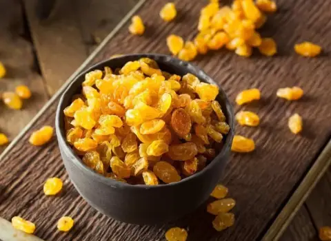 کشمش طلایی عمده؛ رنگ شفاف دانه ریز مواد مغذی (فیبر آهن کلسیم)