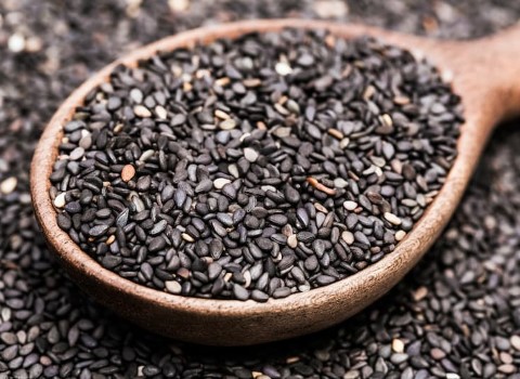 کنجد سیاه در بارداری؛ طبع گرم تامین سلامت پوست مو