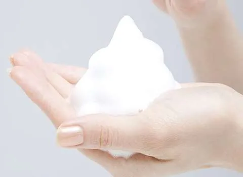 کاربرد شوینده صورت برای پوست خشک + قیمت خرید