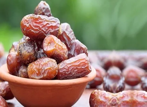 خرمای شاهانی خاوران (شونی) قهوه ای حاوی منیزیم مس جهت کنترل چربی