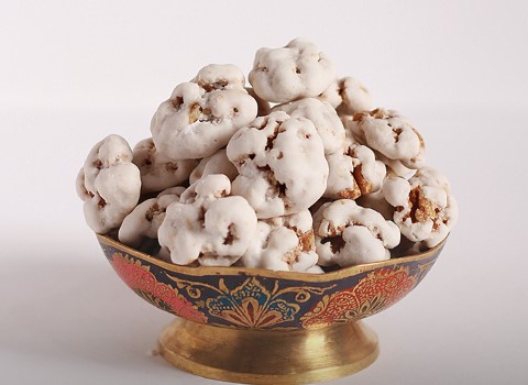 نقل مغزدار؛ گردویی فندقی بادامی 3 طعم زعفران وانیل بیدمشک