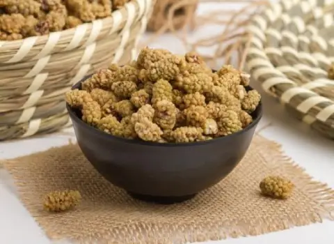 توت خشک در تبریز (خشکبار) سیاه سفید حاوی آهن کلسیم potassium