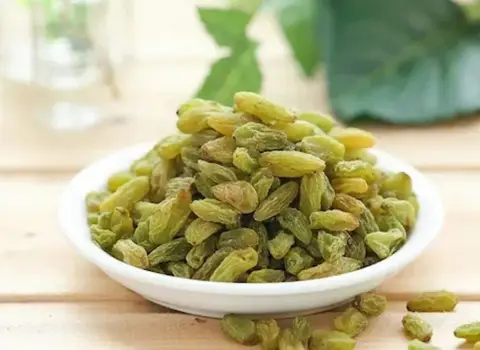 کشمش سبز قلمی ممتاز؛ طبع گرم سرشار از قند طبیعی فیبر پتاسیم