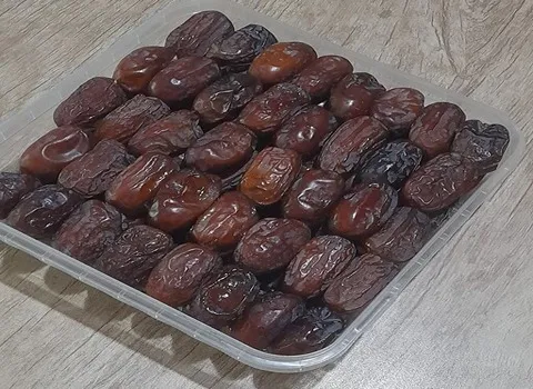 خرما کلوته جیرفت؛ قهوه ای تیره رطوبت بیشتر صادراتی (بسته بندی فله ای)