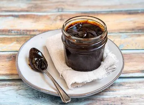 شیره خرما؛ طبع گرم درمان یبوست کم خونی حاوی ویتامین (B1 B2 C)