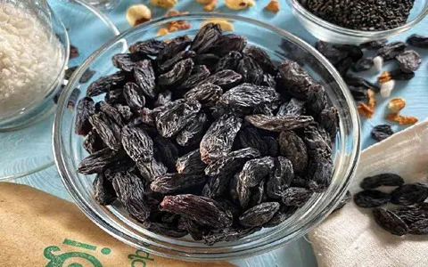 کشمش سیاه مرغوب (مویز) درمان کم خونی حاوی آهن fiber