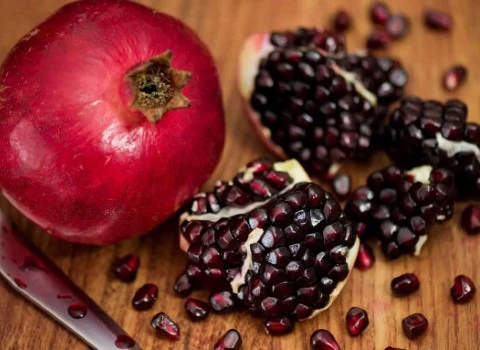 انار دانه سیاه یزد؛ شیرین آبدار جوان سازی پیشگیری چروک Vegetarian