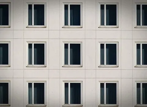 سنگ مرمریت سفید نما؛ ثبات رنگ سهولت نصب ابعاد 40*40