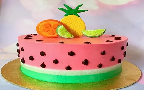 کیک یلدایی سنتی؛ بافت نرم سبز قرمز 2 نوع خامه ای اسفنجی