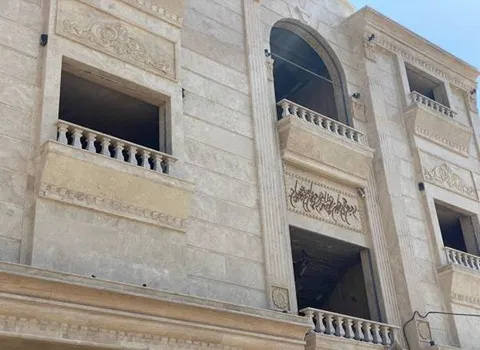 سنگ ساختمانی تراورتن؛ شفاف یکدست شکلاتی طوسی صدفی Silver