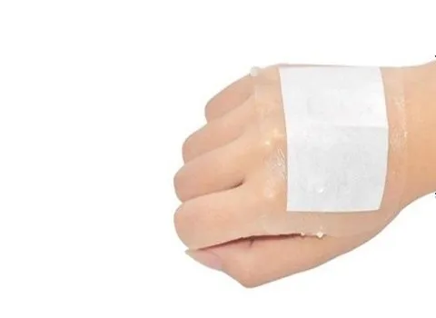 گاز استریل چسب دار؛ الیاف پنبه ای 3 لایه مناسب بیمارستان درمانگاه