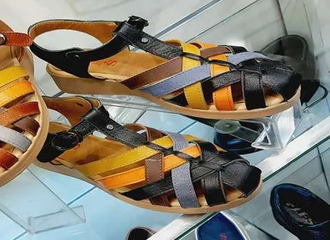 مشخصات صندل دخترانه رنگی و نحوه خرید عمده