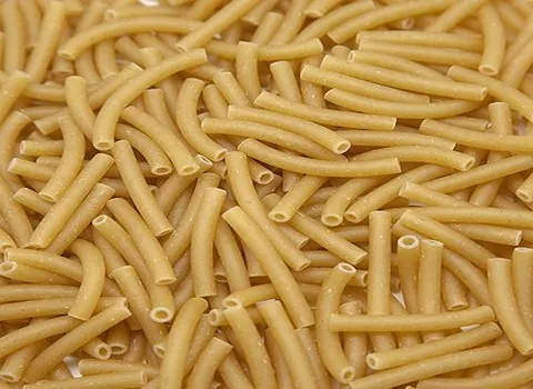 ماکارونی لوله ای دراز؛ رنگ زرد سبز قرمز حاوی فیبر نشاسته