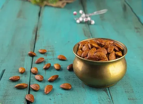 بادام درختی تلخ؛ تازه ارگانیک بسته بندی قوطی پمپی خریدار Turky