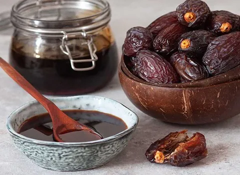 شیره خرما ۱۴۰۳؛ طبع گرم حاوی پتاسیم آهن درمان (کم خونی جوش صورت)