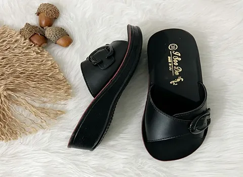 دمپایی زنانه عمده؛ عدم ایجاد حساسیت 3 جنس پلاستیکی چرمی پارچه ای