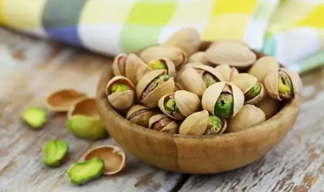پسته بادامی زرند کرمان؛ درمان کم خونی دسرها شیرینی ها phosphorus