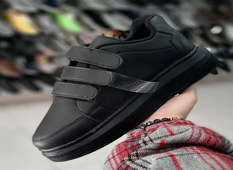 کفش اسپرت دخترانه شیک مشکی؛ چرم صنعتی 2 نوع بندی چسبی