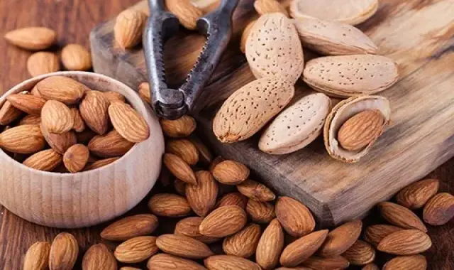 بادام درختی گرمسیری؛ پوست کاغذی (خام بو داده) فسفر مس carbohydrate