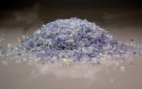 نمک ابی رنگ سمنان؛ معدنی شفاف (سالاد دسر) کلسیم آهن