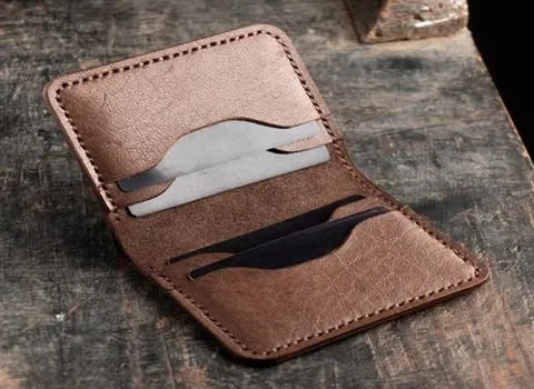 کیف چرم کارت عابر بانک؛ گاوی بزی دست دوز وزن 80 گرم