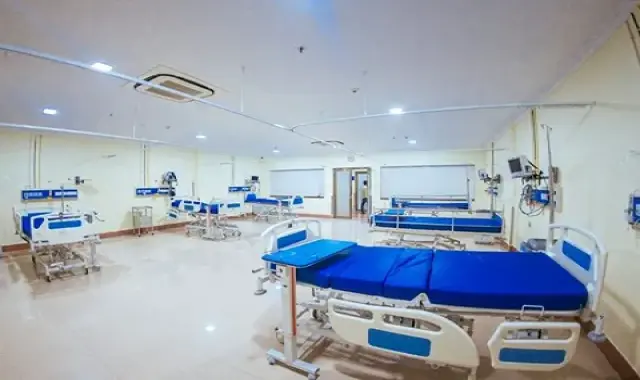 تخت بیمارستان فارس؛ ساده شکن دار دارای قابلیت تنظیم شیب ارتفاع