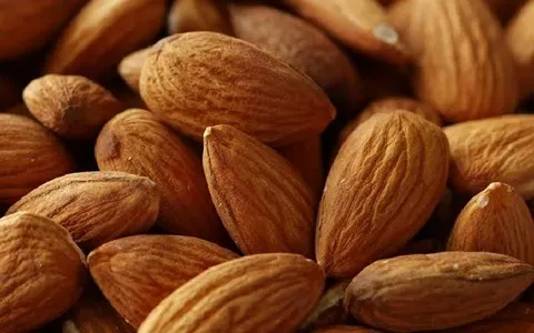 بادام درختی تازه؛ تقویت حافظه مواد معدنی کربوهیدرات ویتامین (B2 E)