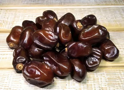 قیمت خرید خرمای کلوته کرمان + خواص، معایب و مزایا