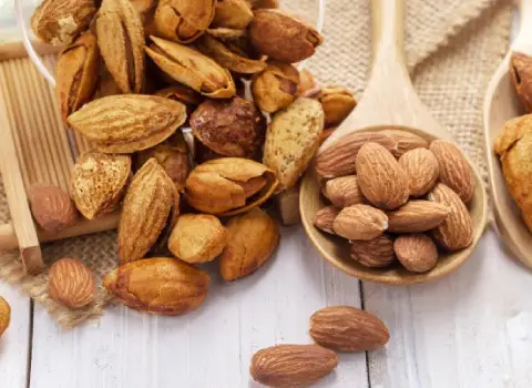 بادام شور خارجی؛ طعمی بی نظیر درشت ضخیم مناسب میان وعده غذایی salted