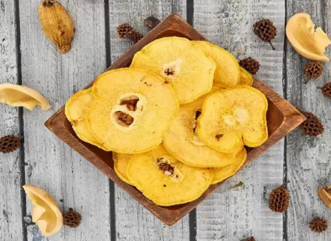 میوه خشک شده به (چیپس) قند طبیعی حاوی فیبر فسفر ویتامین A