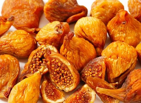 انجیر خشک درجه یک استهبان؛ دهانه باز گوشتی پر مغز زرد رنگ