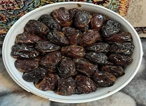 خرما کبکاب شیراز؛ قهوه ای روشن طبع گرم ارگانیک گوشت نرم پوست براق