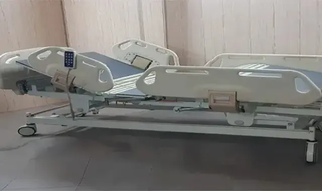 تخت بیمارستانی ویلچر شو؛ پلاستیک دستی برقی پنل کنترلی ریل متحرک Hospital Bed
