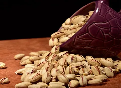 پسته اکبری؛ خندان کشیده 2 نوع فله بسته بندی آهن ویتامین (B E)