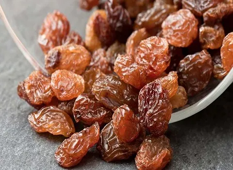 کشمش برای کودکان؛ سیاه سبز قهوه ای حاوی مواد مغذی کربوهیدرات