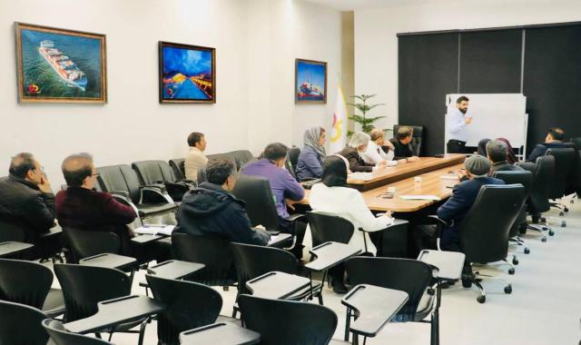 آیا آنهایی که تجارت با آراد برندینگ را رها کردند ثروتمند شدند؟