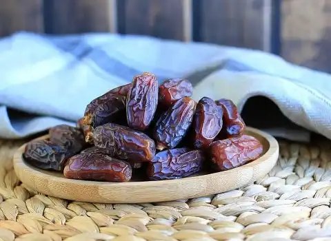 خواص خرما شیرازی برای سلامتی و تناسب اندام و درمان بیماری ها