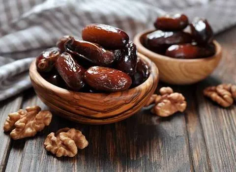 خرما کبکاب جنوب؛ سطلی و جعبه ای طعم شیرین پتاسیم کلسیم Manzanim