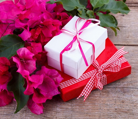 هدایای آراد به نمایندگان عمان، آرژانتین، اندونزی، ترکیه و ۱۲ کشور دیگر به ارزش ۵۲۰ دلار - ۴ تیر