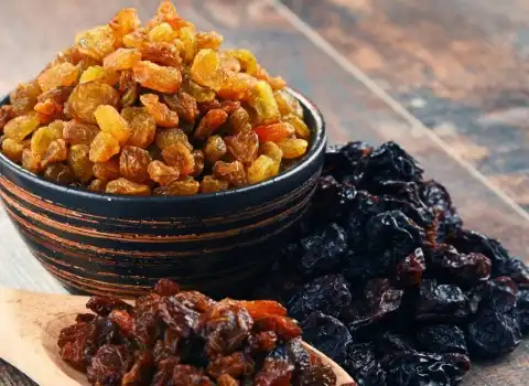 کشمش درشت هسته دار؛ عسگری شصتی 3 رنگ سیاه قرمز سبز