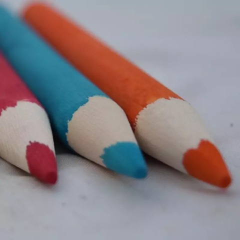 مداد رنگی قطور با تنوع در رنگ ها و تعداد با کیفیتی تضمینی و قیمت مناسب