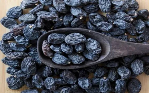 کشمش مویز بدون هسته؛ ارگانیک انرژی زا حاوی املاح معدنی