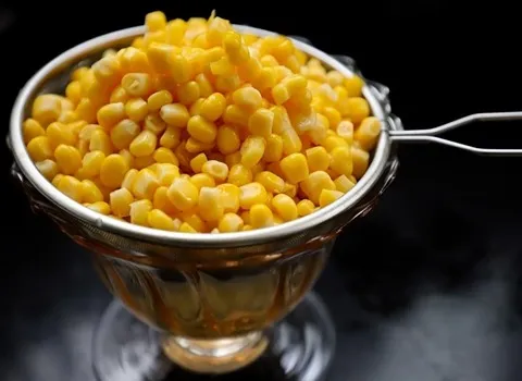 کنسرو ذرت دلپذیر؛ قوطی فلزی حاوی ویتامین کلسیم فیبر Delpazir