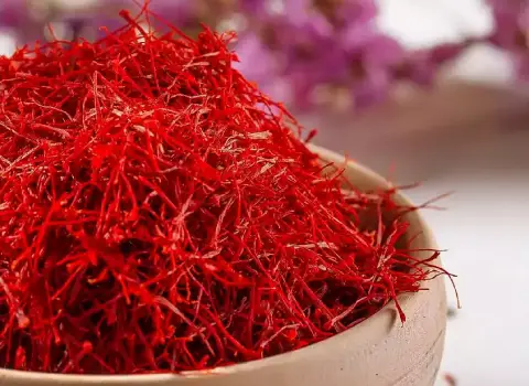 زعفران سحرخیز 2 گرمی؛ کریستالی پاکتی رنگ قرمز مناسب تزئین برنج