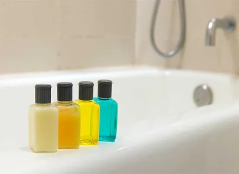 شامپو هتلی شیراز؛ بسیار سبک کم وزن 30 گرم طراوت نرمی پوست shampoo